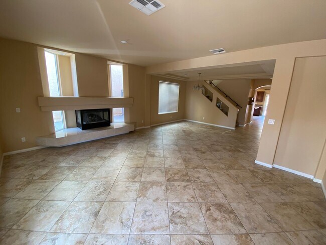 Building Photo - MOVE-IN SPECIAL! 5BD/3BA W/ 3CAR GARAGE LO...