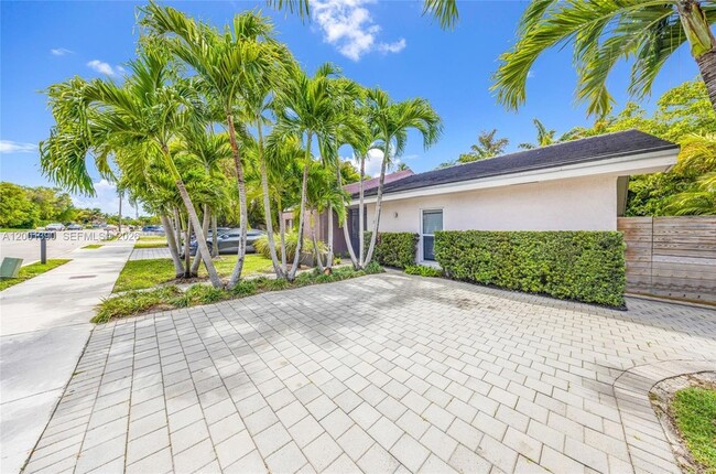 Foto del edificio - 72 SW 113th Ave