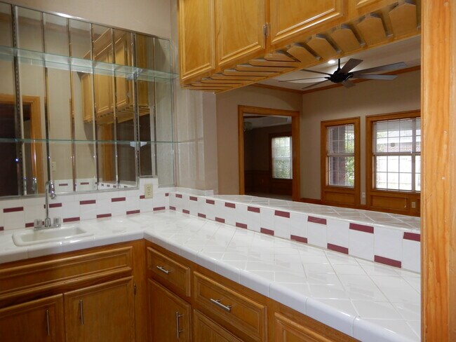 Foto del edificio - 512 E Yarrow Ave