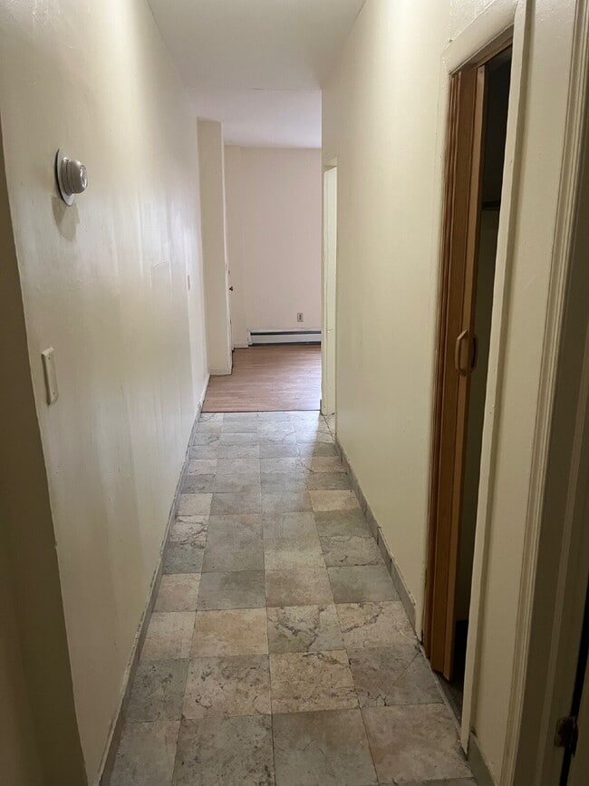 Building Photo - "Charming 1-Bedroom Retreat in Trenton – Y...