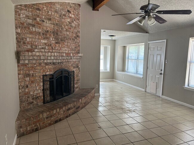 Building Photo - 425 Rim Rock Dr
