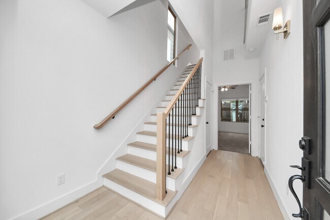 Foto del edificio - 615 Oakley St