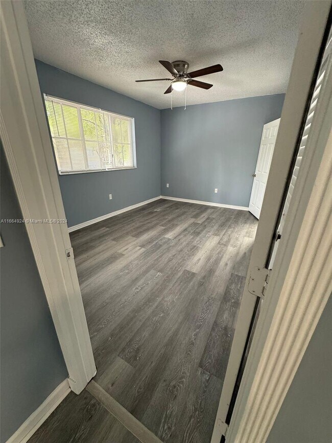 Building Photo - 2498 Centergate Dr