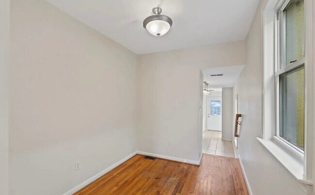 Foto del edificio - 1241 W Lombard St