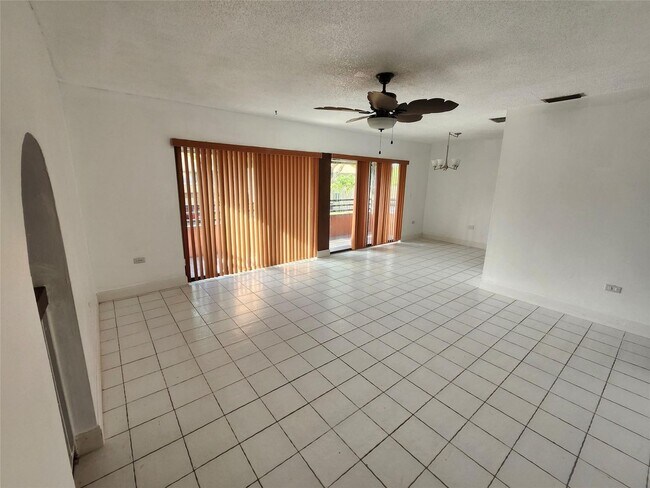 Foto del edificio - 2944 E Missionwood Ln