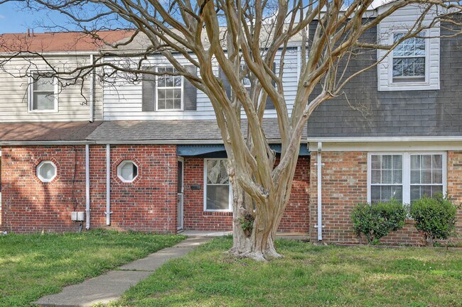 Foto del edificio - Updated 3BR Home in Virginia Beach with Modern Finishes & Prime Location