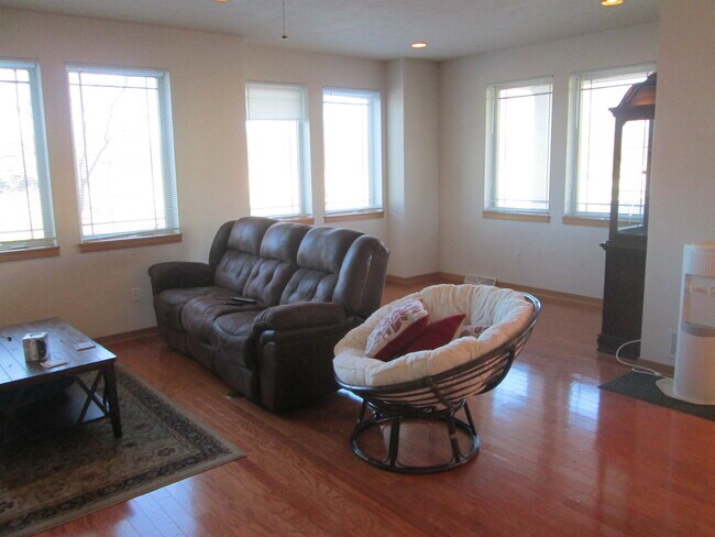 Living room - 5241 Teaberry Ln