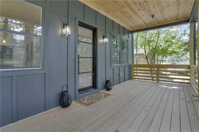 Building Photo - 2497 Wawona Dr NE