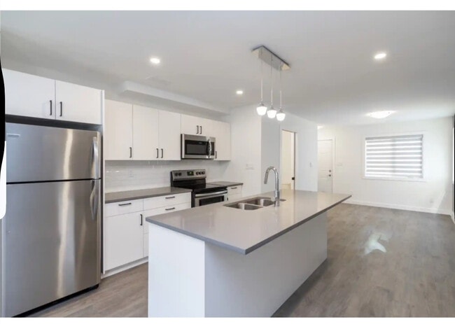 Building Photo - 69 Fermor Ave