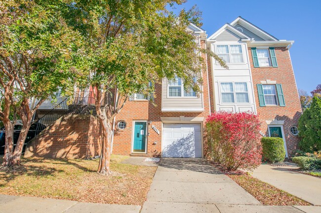 Building Photo - Lovely 4 BR/3.5 BA Townhome in Greenbelt!