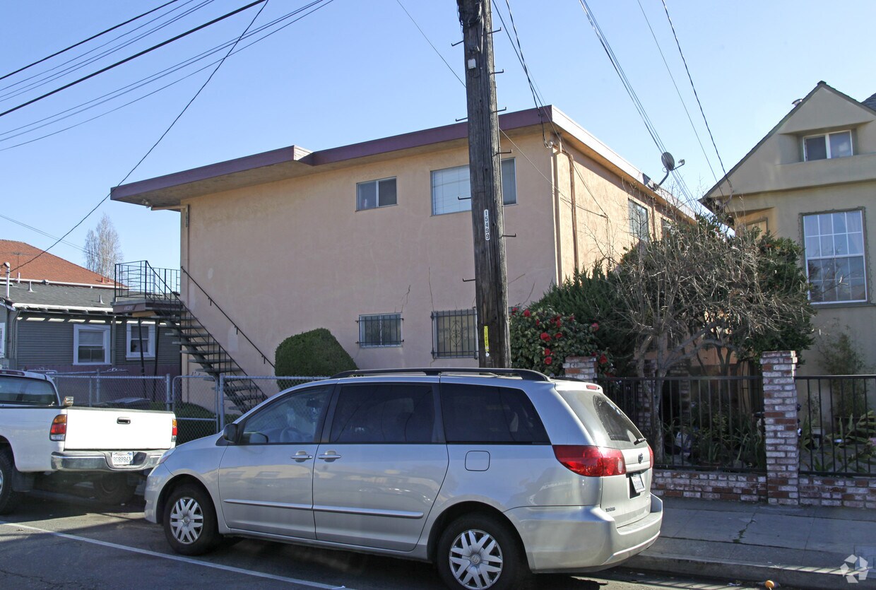 Building Photo - 1618-1620 38th Ave