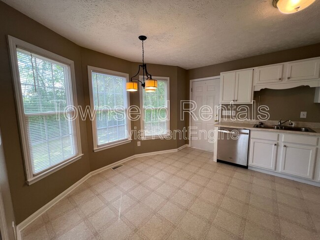 Building Photo - 155 Saunders Ct