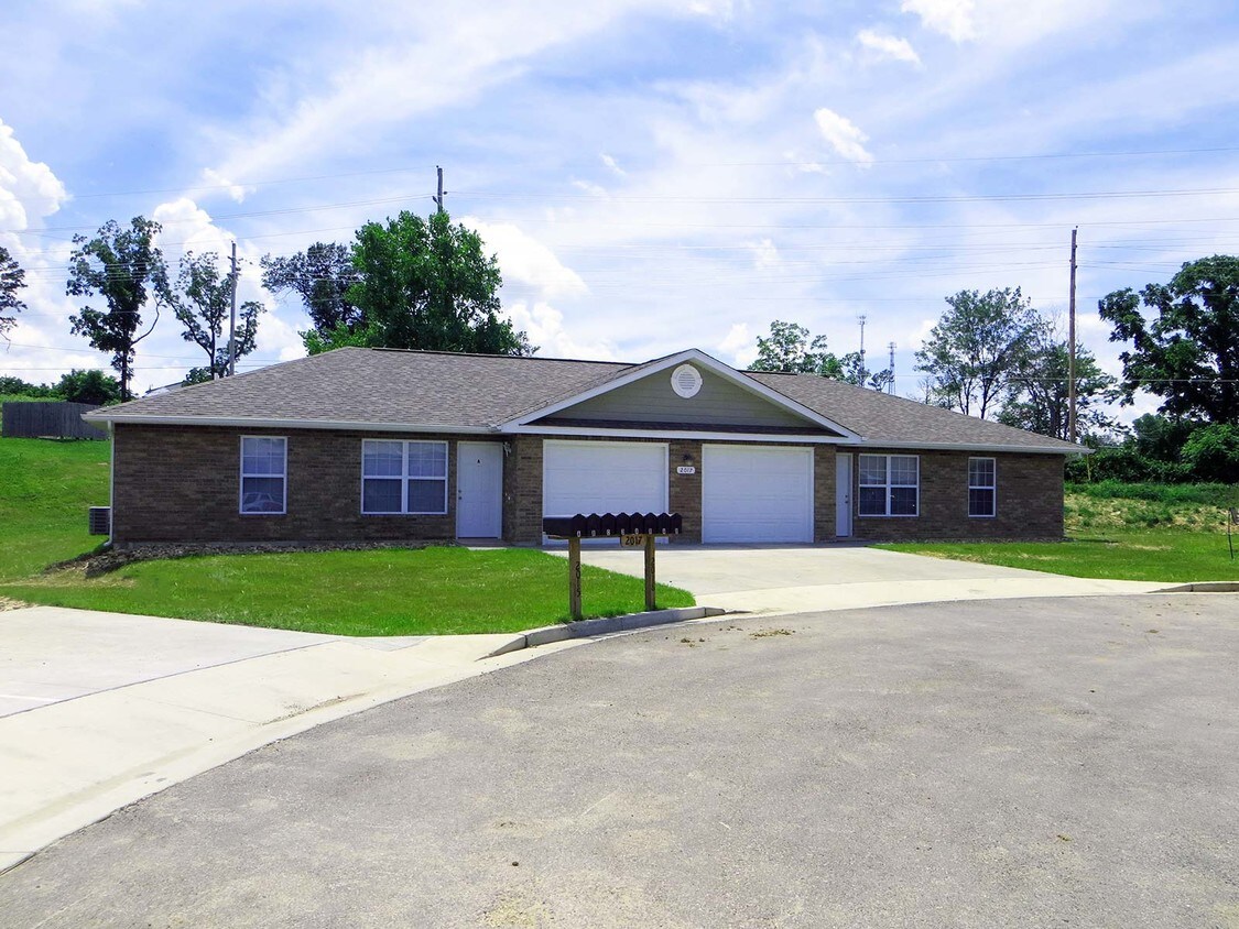 2017 Holt Ave, Rolla, MO 65401 Townhouse for Rent in Rolla, MO