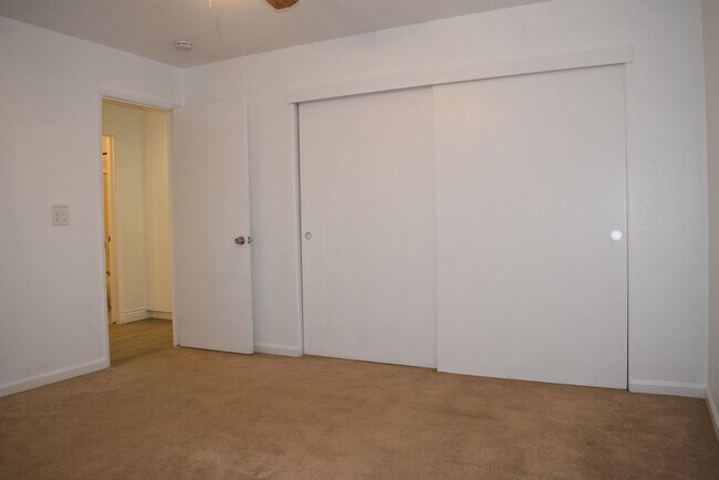 Foto del edificio - 2586 S Whitney Blvd