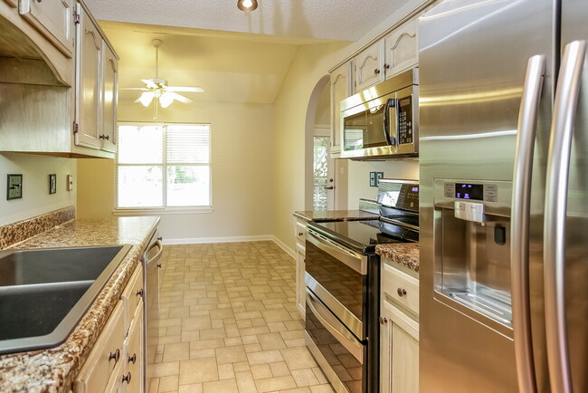 Building Photo - 6399 Sandbourne W