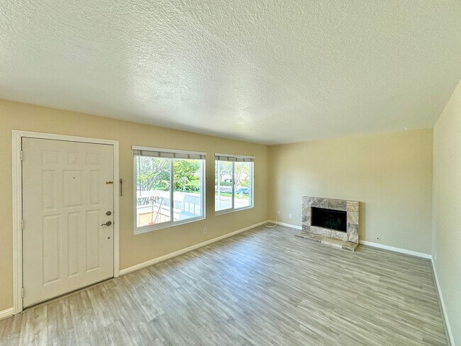 Foto del edificio - Great 2B/1.5BA Condo in Carlsbad!