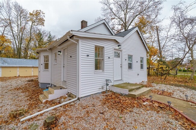 Building Photo - 18609 Royalton Rd