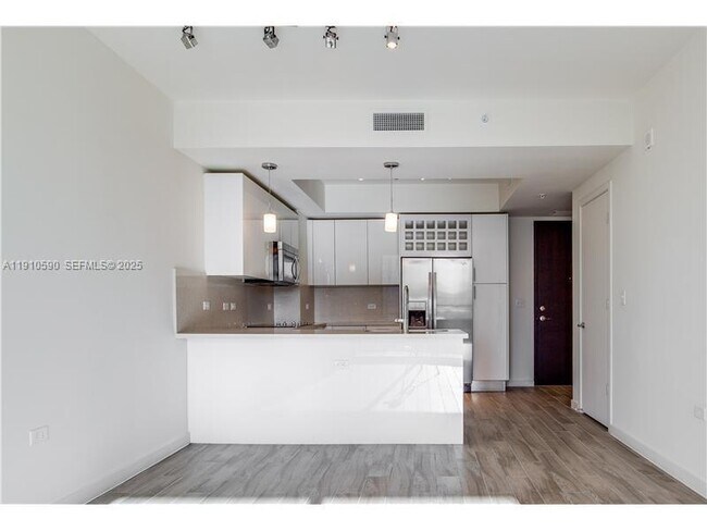 Foto del edificio - 999 SW 1st Ave