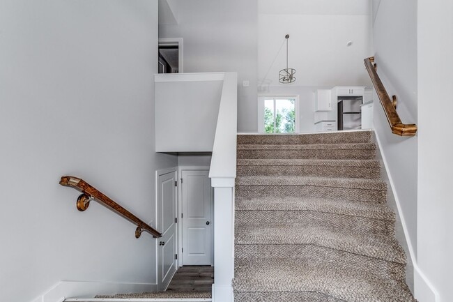 Foto del edificio - AVAILABLE SOON: Move-In Ready 4-Bedroom Beauty with Modern Finishes & Spacious Yard!