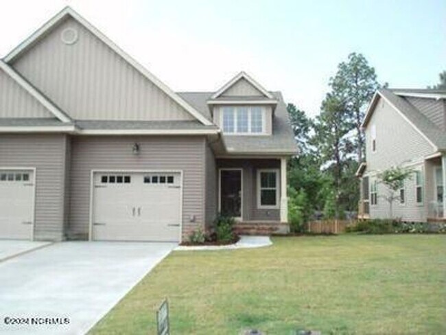 Foto del edificio - Cypress Creek townhomes have been meticulo...