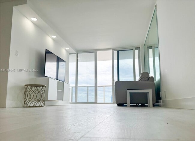 Foto del edificio - 3140 S Ocean Dr
