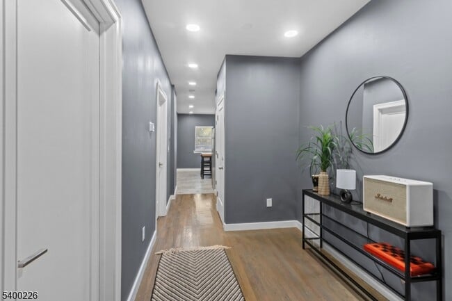 Building Photo - 110 Park Ave