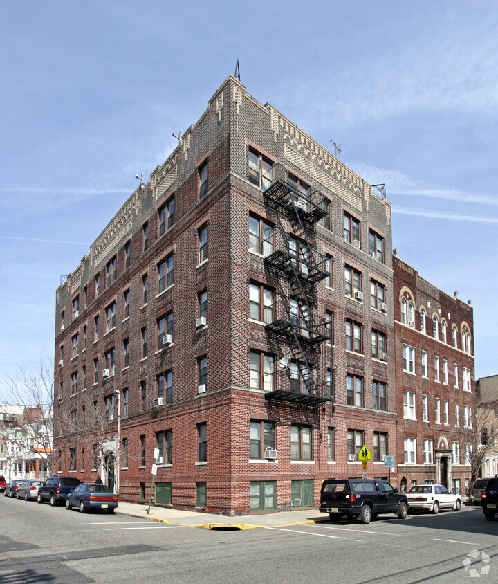 Primary Photo - 304 50th St