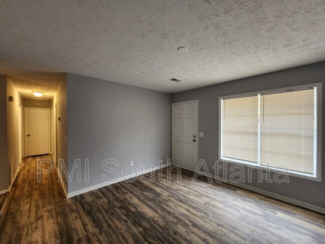 Foto del edificio - 8329 Glenwoods Terrace