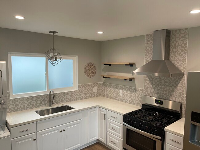 kitchen - 27200 Lancebrook Dr
