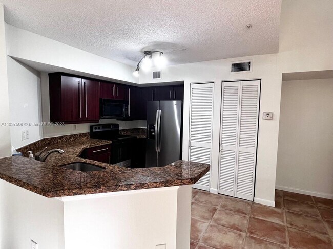 Foto del edificio - 741 N Pine Island Rd