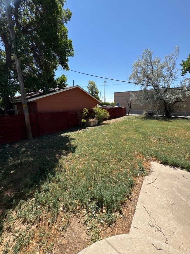 Building Photo - 831 W 100 N