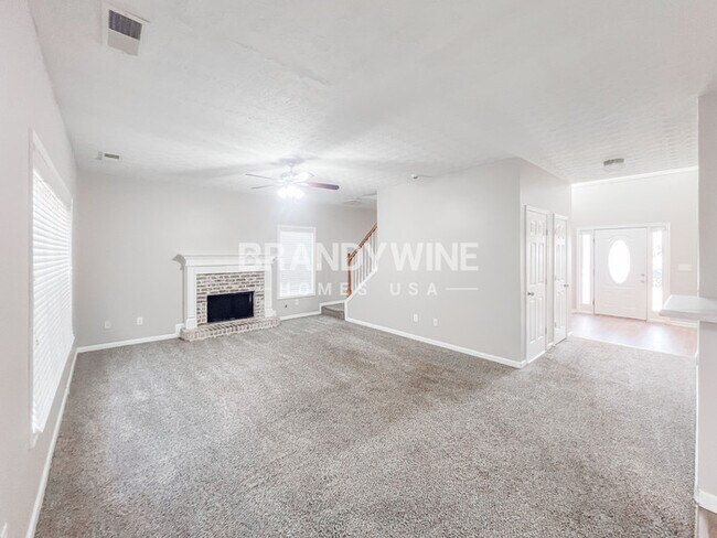 Foto del edificio - 215 Prince Edward Way