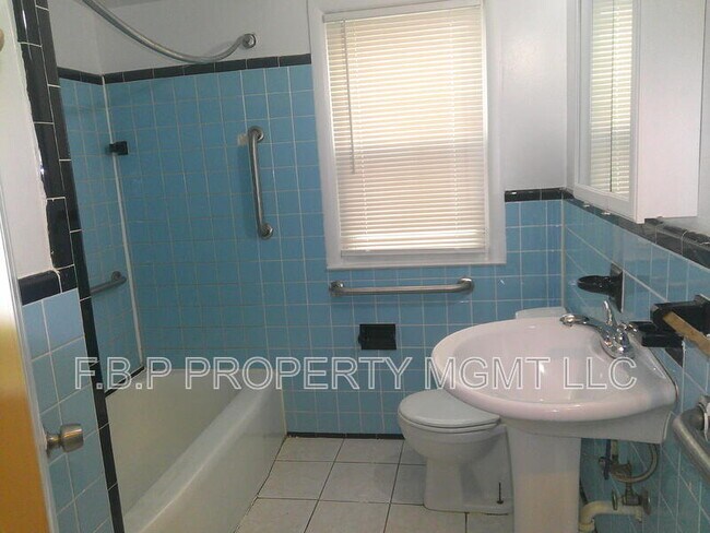 Foto del edificio - 18545 Riverview St