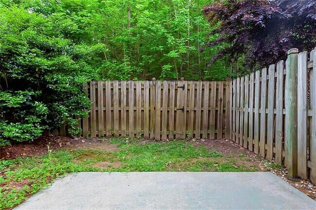 Foto del edificio - 4134 Rogers Creek Ct