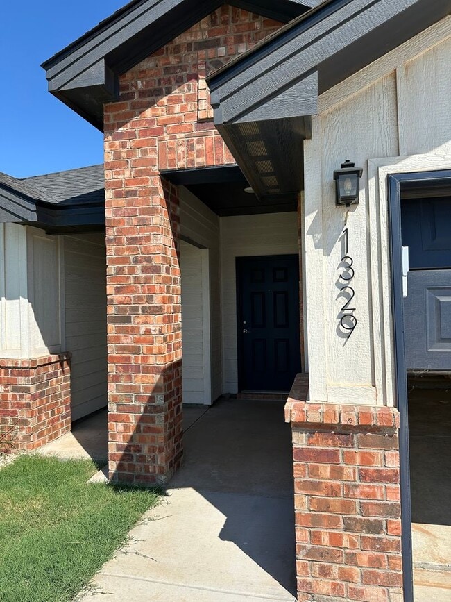 Building Photo - Move-In Ready & Made for Memories