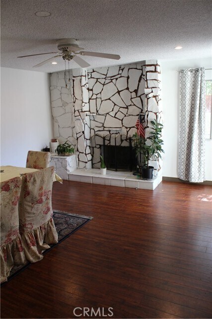 Building Photo - 210 W Spruce Ave