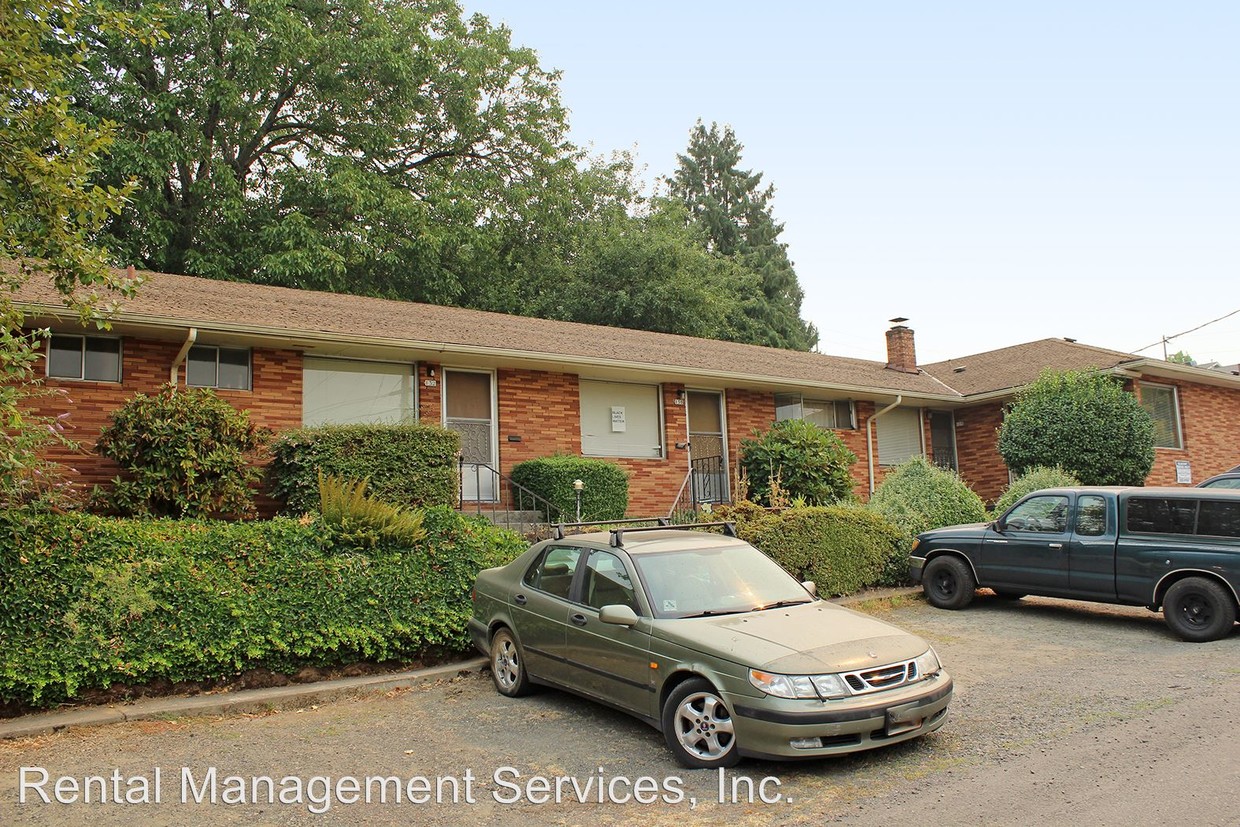 Primary Photo - 126-140 NE 59th Ave