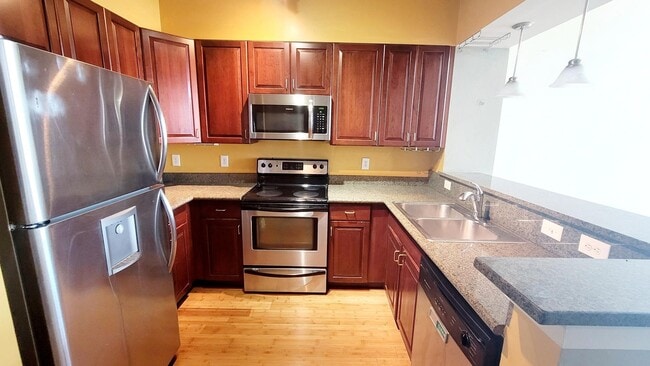 Photo - 1333 W Broad St Apartment