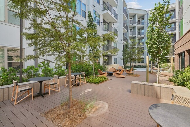 Building Photo - Link Apartments® Lake Park
