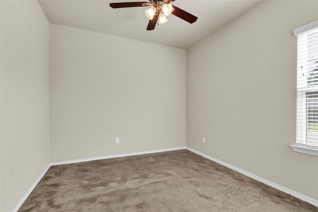 Building Photo - 15841 Beechnut Dr