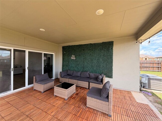 Building Photo - 18017 Stefano Dr
