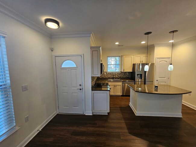 Foto del edificio - Updated Townhome in Ballantyne!!!!