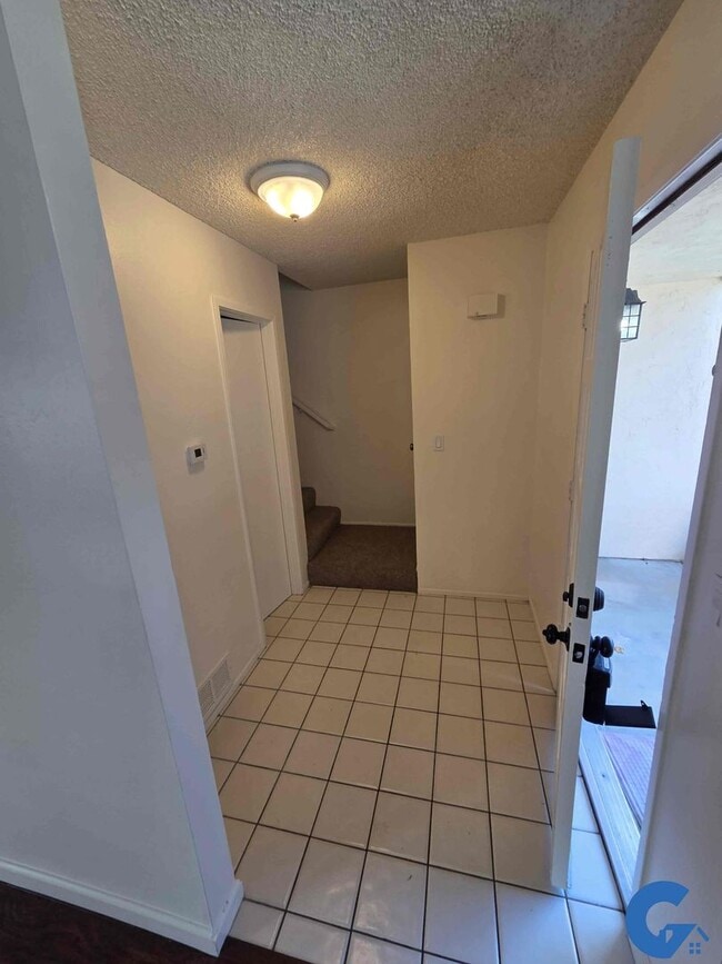 Building Photo - 3 bed/2 bath townhouse near Mesa College and USD
