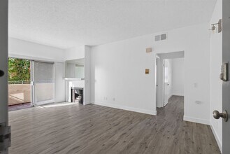 Building Photo - 10749 Francis Pl