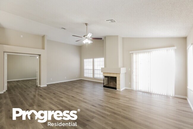 Building Photo - 2732 W Gila Ln