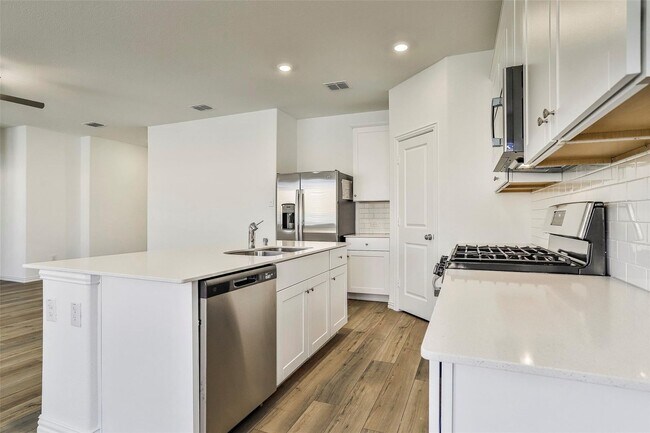 Foto del edificio - Cute Newer 4-2-2 N Ft. Worth