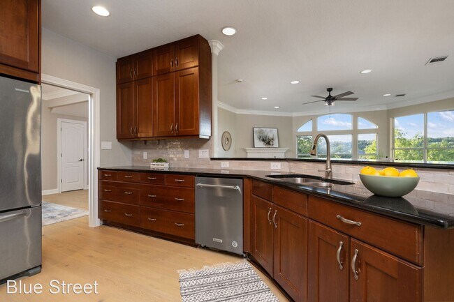 Building Photo - 4 br, 2.5 bath House - 4109 Edwards Mounta...