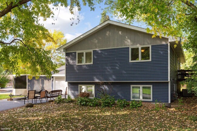Building Photo - 5 br, 3 bath House - 12800 Country View Lane