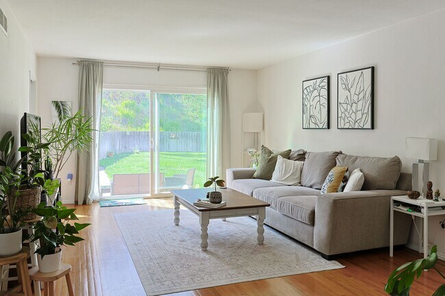 Foto del edificio - 3-Bed, 2-Bath Home on Large Lot in Prime San Diego Location