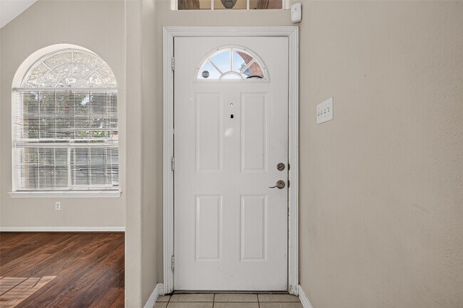 Foto del edificio - 8503 Raybluff Ln